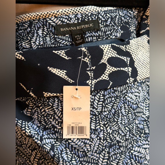 BNWT Banana Republic tank blouse with side tie at hip - Size XS - Picture 3 of 3